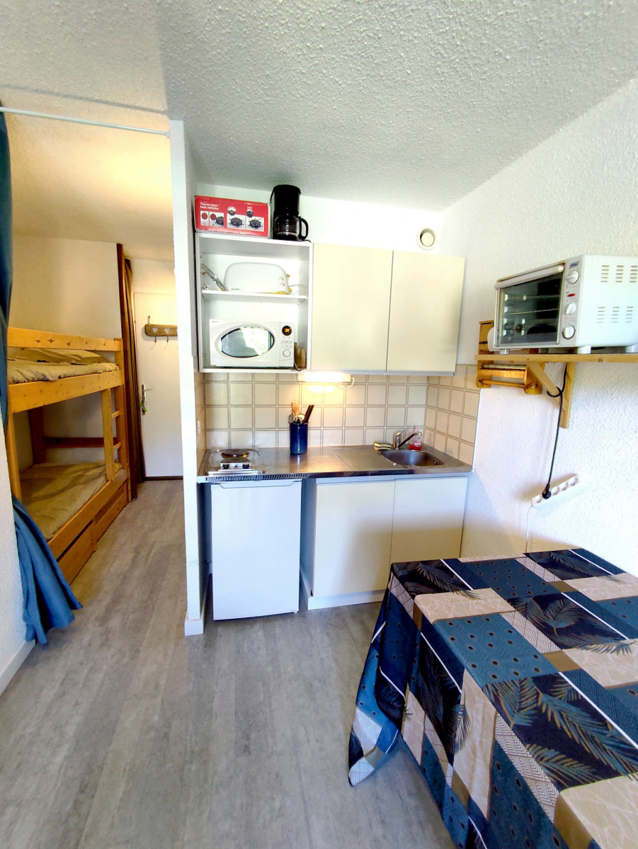 risoul_hebergement_century21_slp_immobilier_clarinesb1204_cuisine