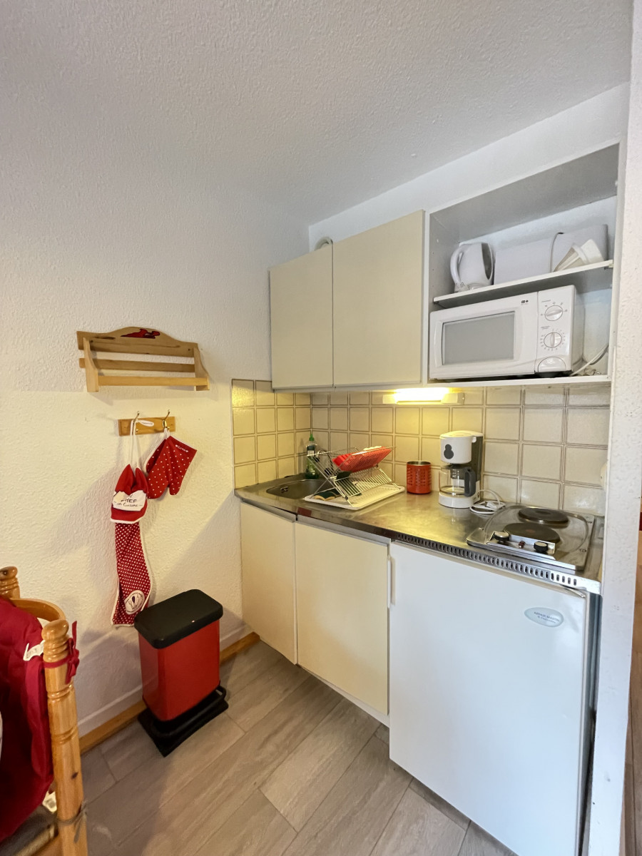 risoul_hebergement_century21_slp_immobilier_clarinesb2353_cuisine