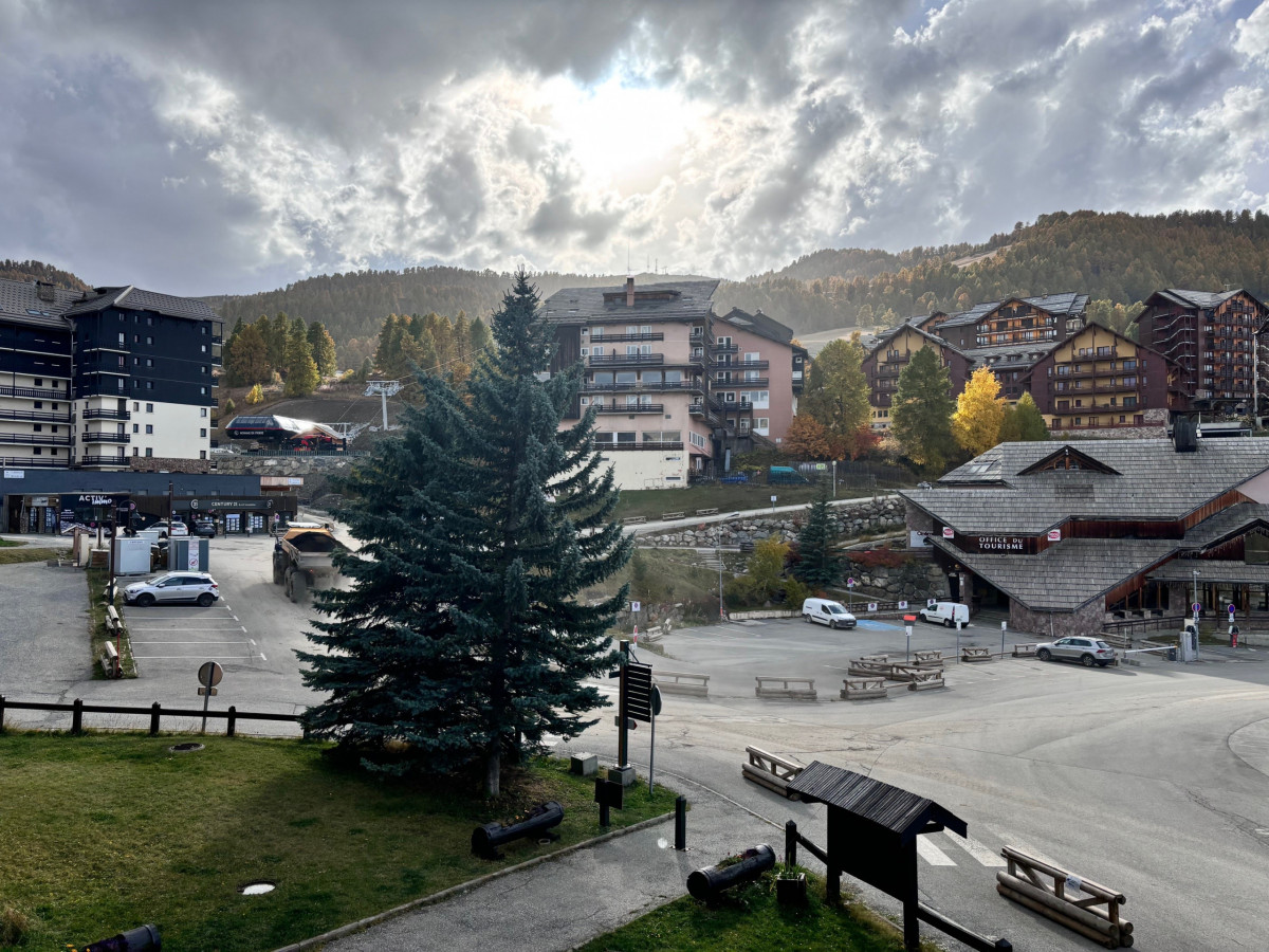 risoul_hebergement_century21_edelweissa18_vue_exterieure_pistes